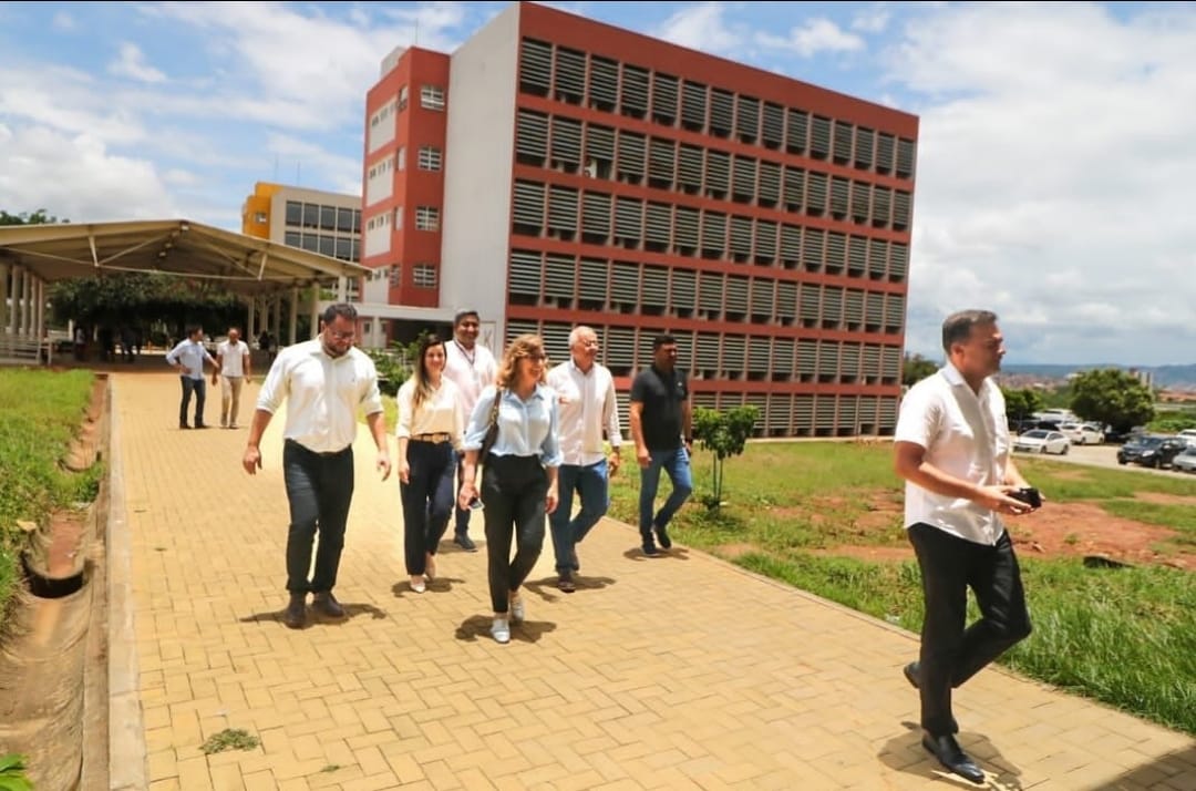 Fernando Santana acompanha visita para estudar construção de Hospital Universitário em Juazeiro do Norte