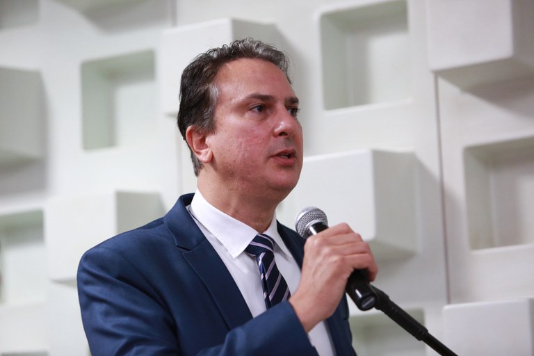 Ministro Camilo Santana diz que não pode haver teto de gastos para educação