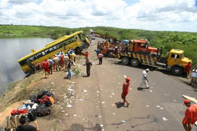 Vídeo: há 20 anos, acidente de ônibus da Itapemirim em um açude deixava 42 mortos na cidade do Barro