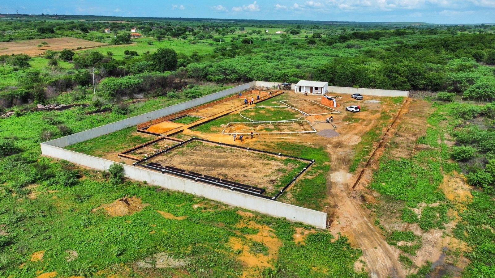 Prefeito de Campos Sales anuncia retomada da construção do Colégio de 06 Salas