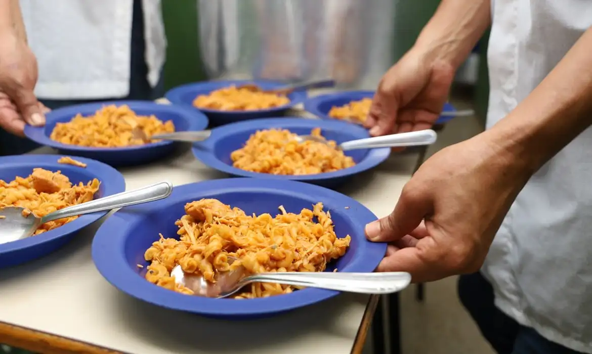 Em 2 anos, 13 milhões de brasileiros deixam de passar fome, diz Instituto Fome Zero