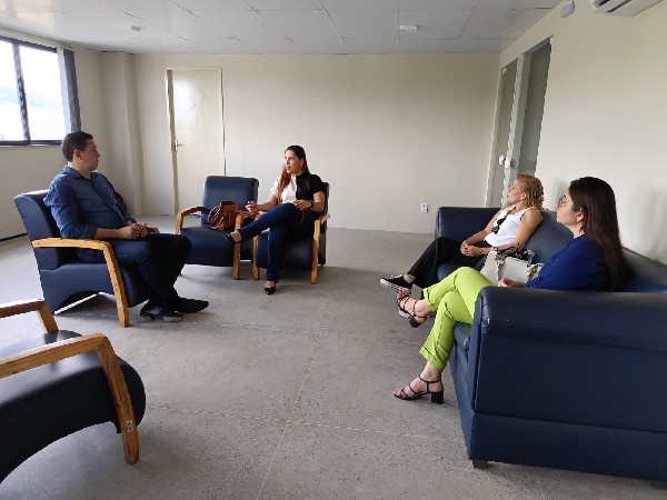 Juazeiro do Norte e Estado dialogam sobre atendimento do transporte escolar