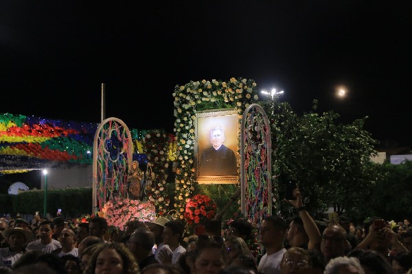 Procissão das Flores mobiliza juazeirenses em uma ampla celebração