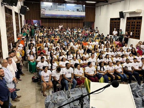 130 alunos cratenses recebem certificação e kits instrumentais dos cursos de qualificação profissional