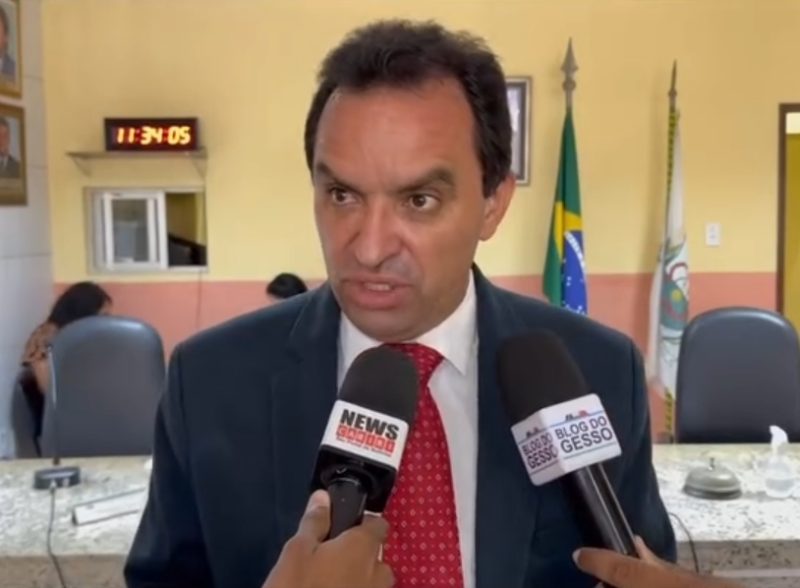 Vídeo: Guimarães diz que Pedro Lobo pode não estar no páreo da prefeitura do Crato e assumir vaga de deputado estadual