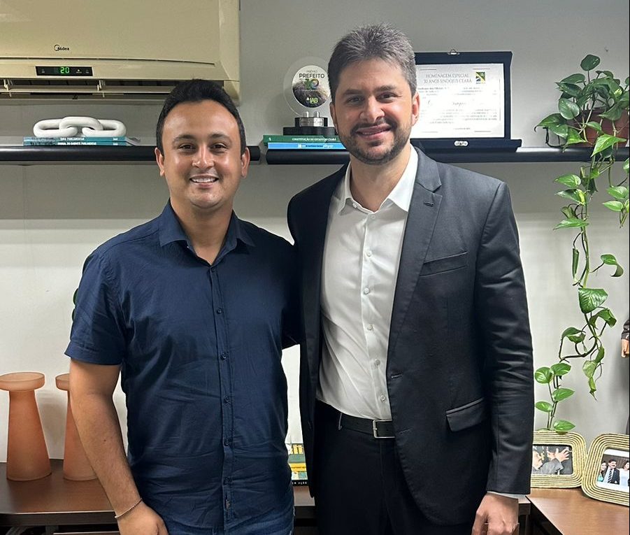 Araripe: Rodrigo Modesto articula compra de ambulância junto ao deputado Guilherme Landim
