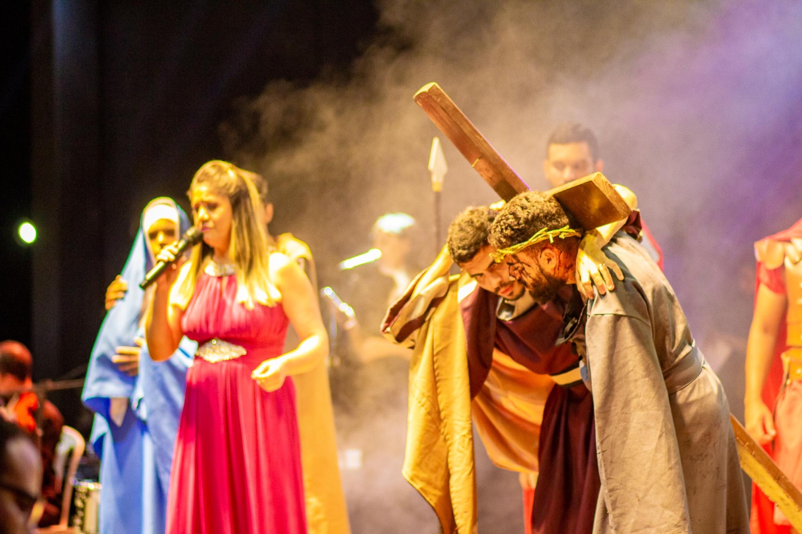 Cariri Shopping e Comunidade Filhos Amados do Céu realizam espetáculo da Paixão de Cristo
