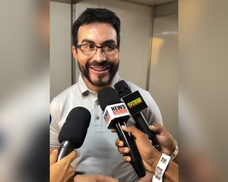 AO VIVO: padre Fábio de Melo concede entrevista coletiva sobre show no aniversário do Padre Cícero