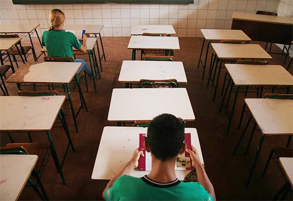 Quase 10 milhões de jovens sem ensino básico estão fora da escola