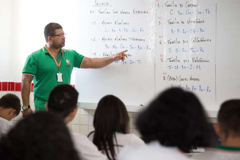 Ceará tem evolução de professores efetivos, mas temporários ainda são grande maioria