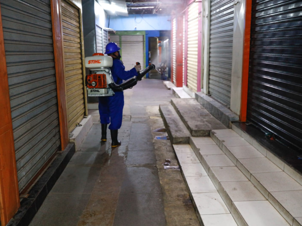 Juazeiro do Norte: mercado do Pirajá passa por dedetização