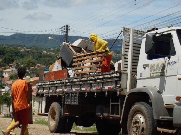 Cata Treco percorre bairros do Crato nesta sexta-feira