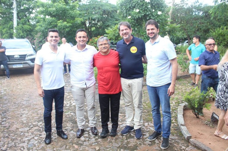 Rodrigo Modesto oficializa pré-candidatura a prefeito de Araripe com apoios de Cid Gomes e Germano Correia
