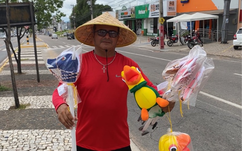 Quadro “Conta Tua História” mostra o trabalho de Davi Pereira na revenda ambulante de brinquedos em Juazeiro do Norte
