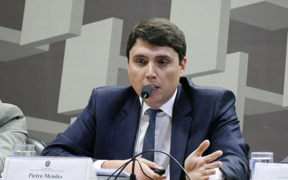 Justiça afasta presidente do Conselho da Petrobras do cargo