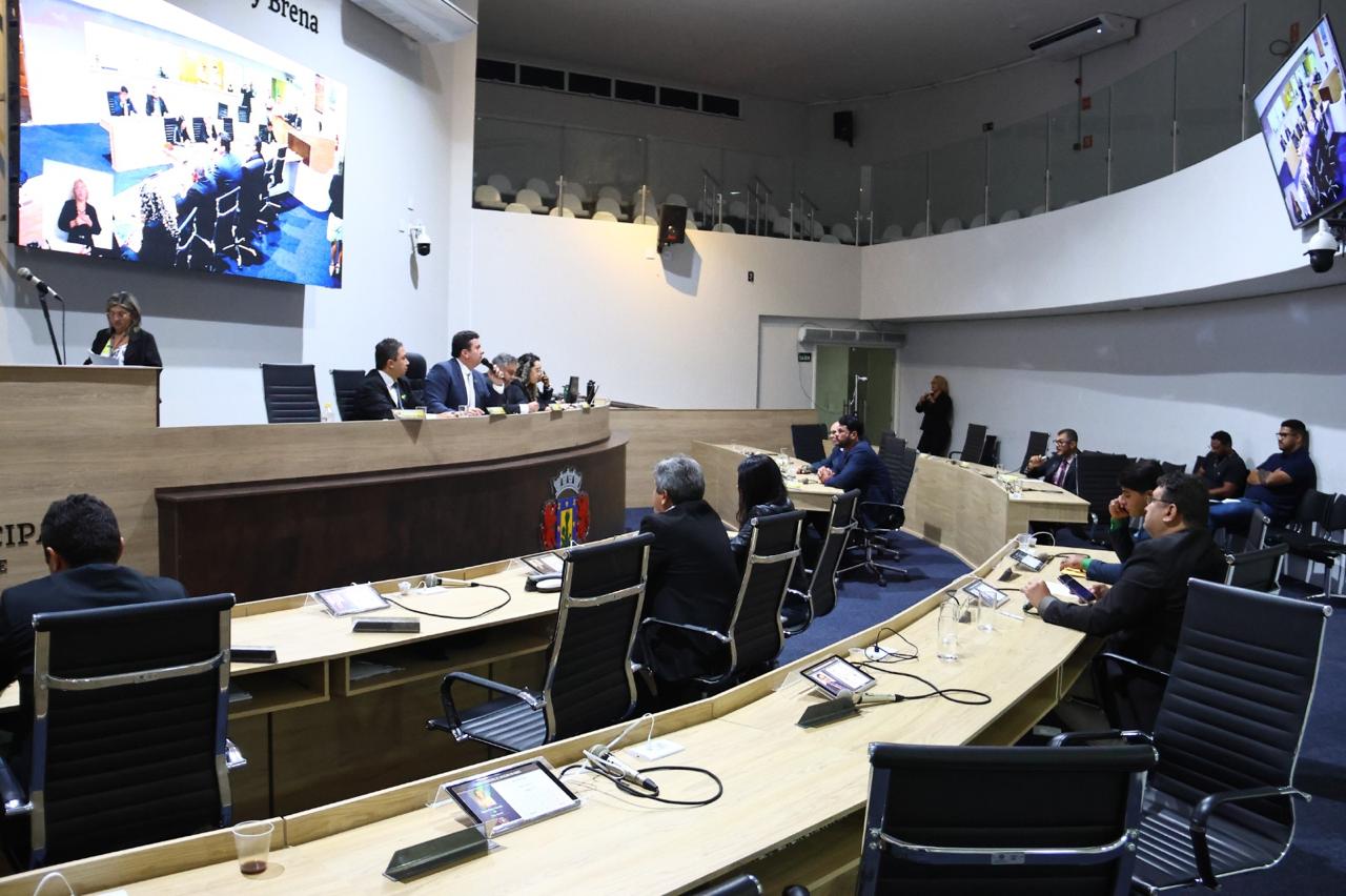 Denúncias e aprovação de projetos marcam sessão na Câmara de Juazeiro do Norte