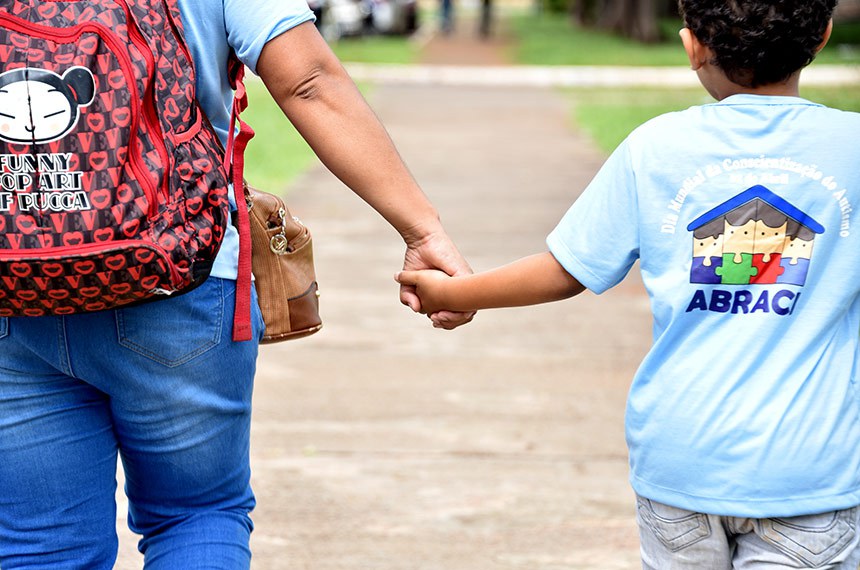 Projeto do Senado garante isenção no Imposto de Renda para pessoas do espectro autista