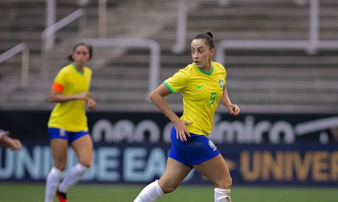 Luana, jogadora da seleção brasileira, é diagnosticada com Linfoma de Hodgkin