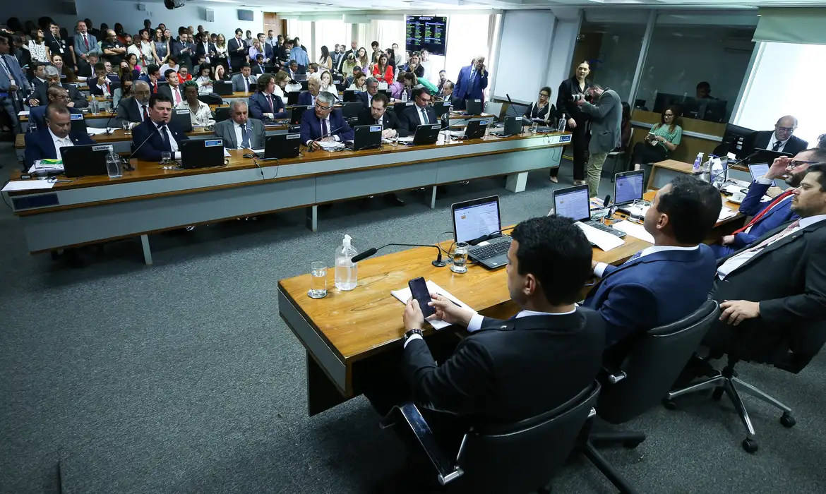 Comissão do Senado aprova projeto que amplia cotas raciais para concursos