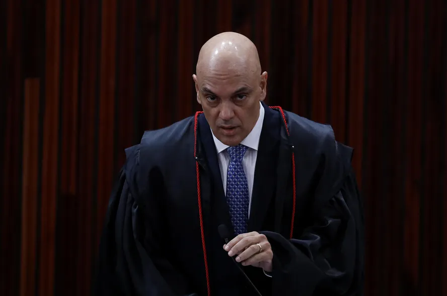Moraes se despede da presidência do TSE após dois anos no cargo