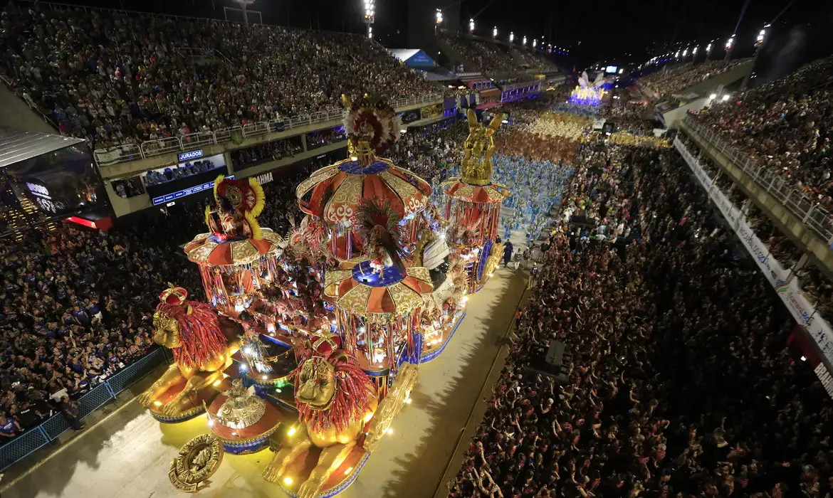 Carnaval de 2025 terá 3 dias de desfiles na Marquês de Sapucaí, no Rio