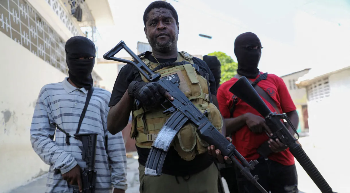 Porto Príncipe: em uma cidade isolada do mundo, armas e drogas continuam fluindo