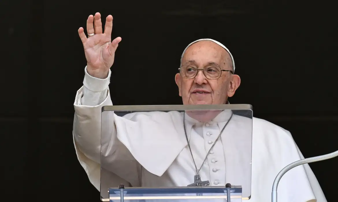 Papa Francisco se solidariza em ligação a arcebispo de Porto Alegre