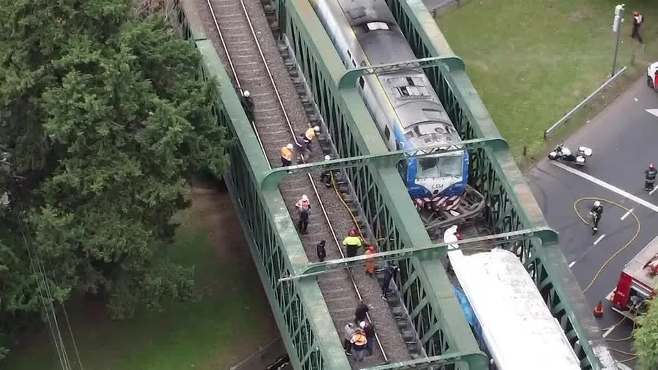 Colisão entre trens deixa 60 pessoas feridas em Buenos Aires