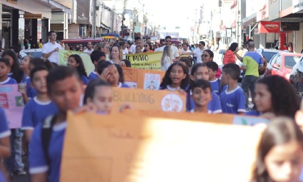 Juazeiro do Norte promove caminhada em alusão ao Maio Laranja