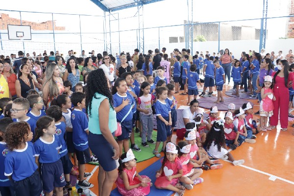 Juazeiro do Norte: quadra da Escola Municipal José Ferreira Menezes é reinaugurada