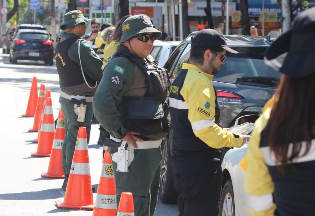 Maio Amarelo: Polícia Militar do Ceará realiza blitz educativa