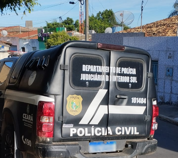 Polícia Civil cumpre mandados de prisão e captura mulher envolvida com tráfico de drogas em Caririaçu