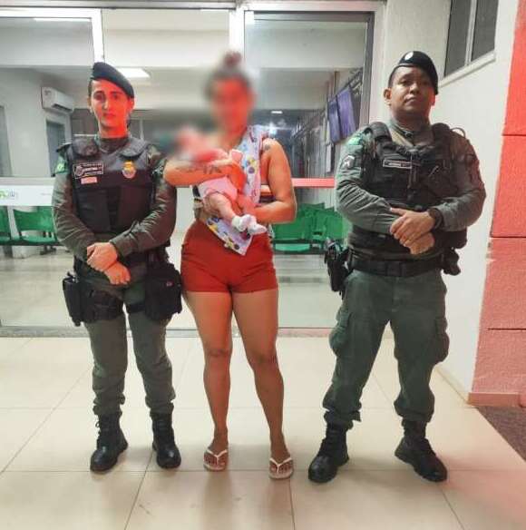 Polícia Militar salva vida de recém-nascido que estava engasgado em Baturité