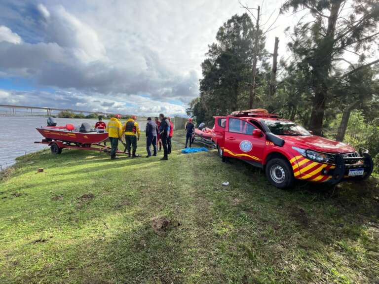 Equipe do Corpo de Bombeiros do Ceará realiza monitoramento das áreas de risco no Rio Grande do Sul