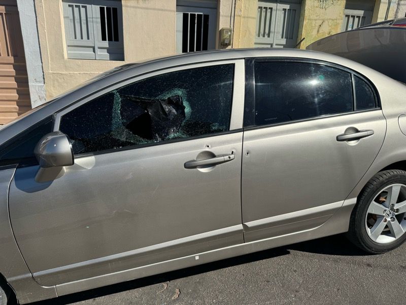 AO VIVO: tiroteio deixa uma pessoa ferida e carro envolvido na ocorrência é abandonado em Juazeiro do Norte