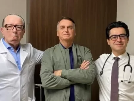 Bolsonaro tem alta de hospital após 12 dias de internação
