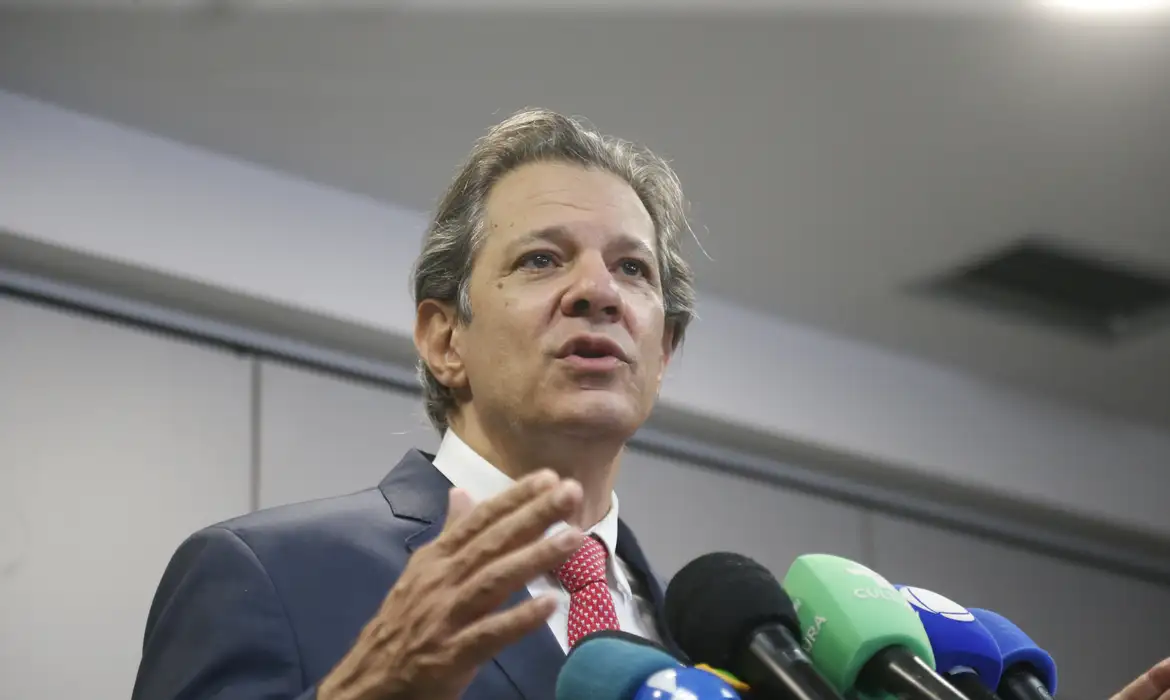 Isenção do Imposto de Renda até R$ 5 mil custará R$ 27 bilhões por ano, diz Haddad