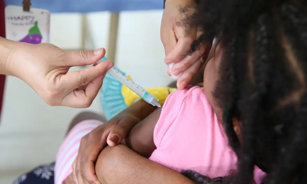 Barbalha inicia campanha de multivacinação nas escolas; ação vai até a sexta-feira (28)