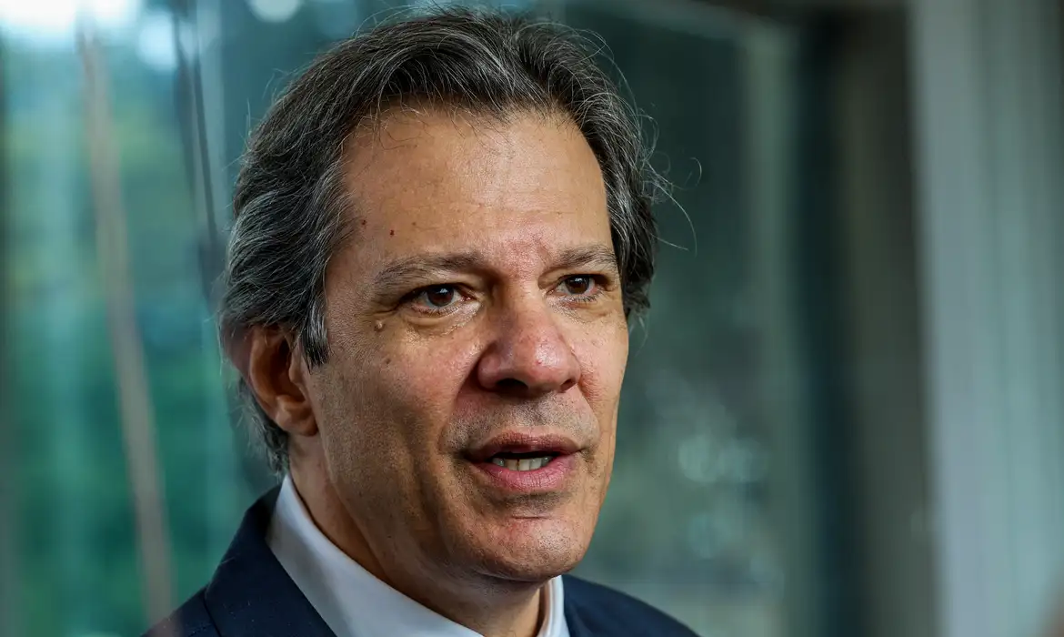 Haddad diz que BC precisa buscar nível de equilíbrio do dólar