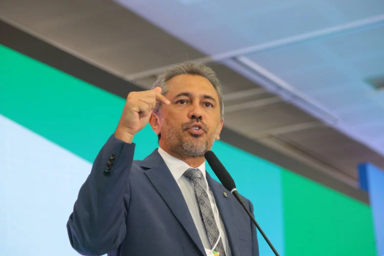 “Entre um policial ser vítima e bandidos tombarem, que eles levem sempre a pior”, diz Elmano