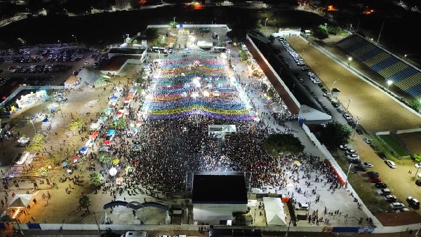 Mano Walter, Forró Balancear, Fábio Carneirinho e Luiz Fidelis são destaque na primeira noite de JuaForró 2024
