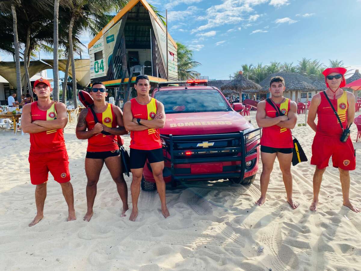 Guarda-vidas resgatam 255 banhistas de afogamentos de janeiro a maio no Ceará