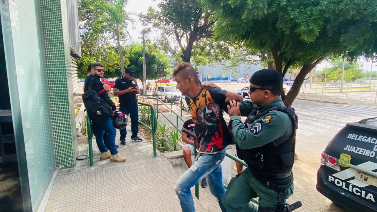 Estátua do Padre Cícero em Caririaçu é vandalizada pela segunda vez; suspeito de cometer o crime é preso