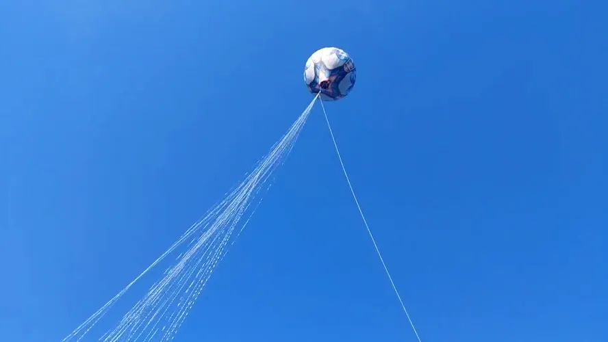 Soltar balão é crime: entenda os perigos e riscos dessa prática ilegal