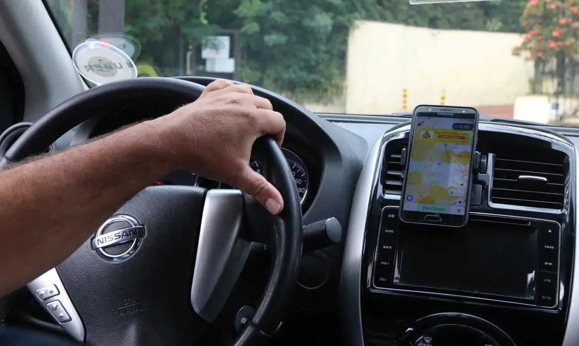 Uber defende no STF que não há vínculo de emprego com motoristas