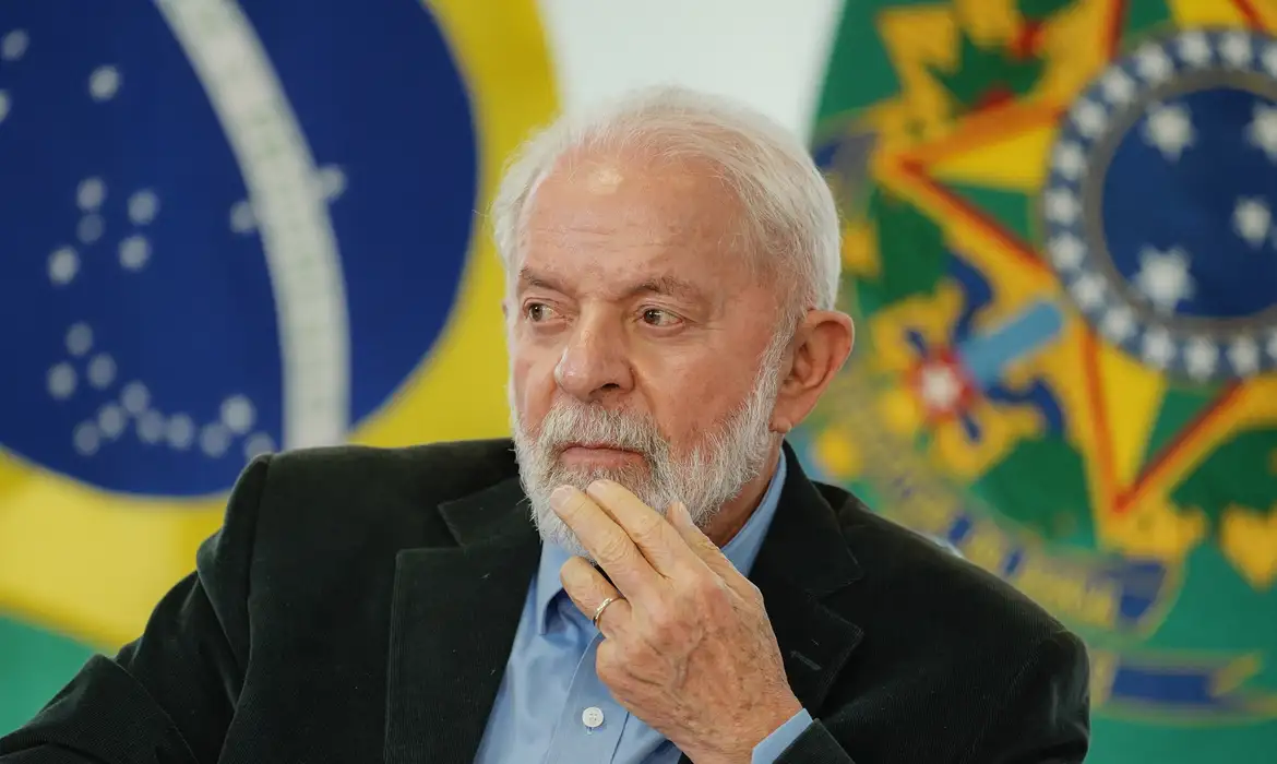 Lula diz que Banco Central deveria ser autônomo, mas sofre interferências políticas