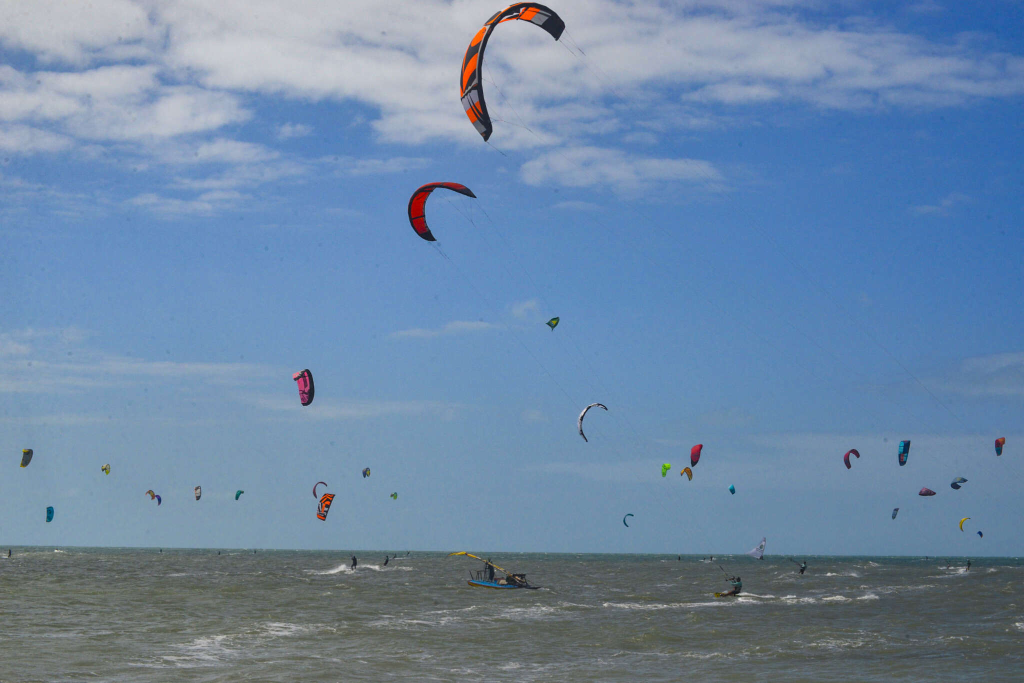 Destinos cearenses para prática do kitesurfe são promovidos em campanha durante os Jogos Olímpicos, em Paris
