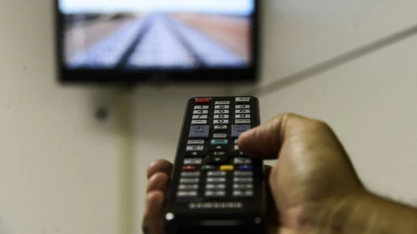 Presença de TV diminui e 42,1% dos lares com o aparelho têm streaming