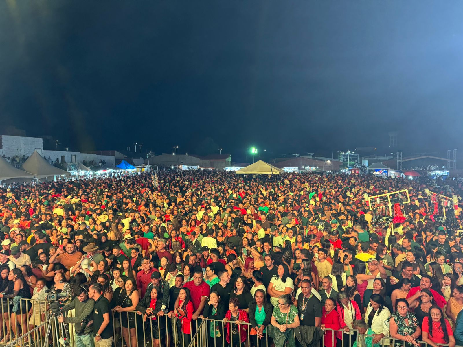 Mais de 20 mil pessoas Lotam o Pátio de Eventos na Festa de Senhora Sant’Ana em Jati