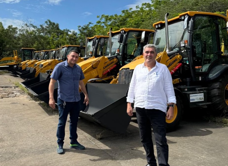 Em Fortaleza, prefeito Deda assegura nova Creche, uma Retroescavadeira e um caminhão caçamba para Farias Brito